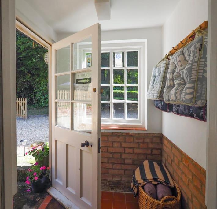 Landford'S Cottage, Your Retreat! Exterior photo