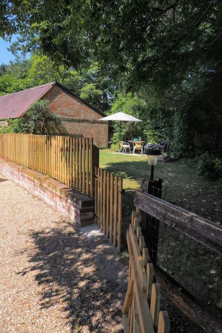 Landford'S Cottage, Your Retreat! Exterior photo
