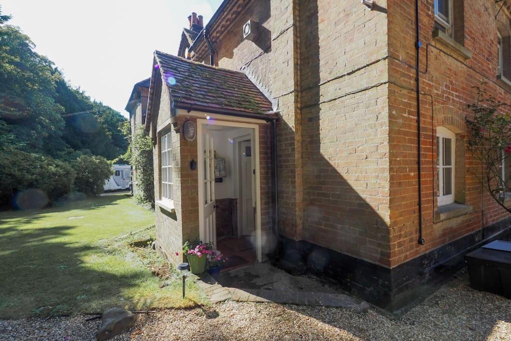 Landford'S Cottage, Your Retreat! Exterior photo